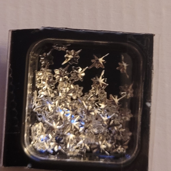 Gold and silvertone nail art kits and designs - Picture 4 of 16